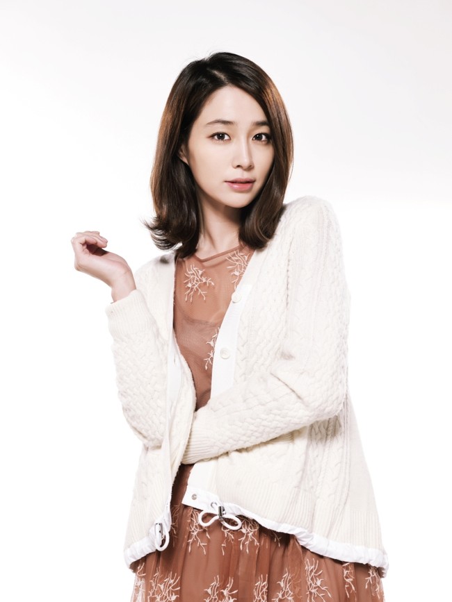 Lee Min Jung berada di posisi tujuh. Serial yang dibintanginya, Once Again yang ditayangkan KBS2 selalu mendapatkan rating tinggi yang juga berpengaruh pada popularitasnya. Serial ini masih tayang sebanyak 100 episode hingga 13 September 2020. Foto: ONE TV Asia (SBS)