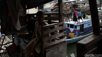 Rencanaya kawasan ini akan direlokasi untuk pembangunan turap.