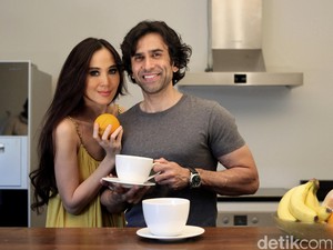 Foto Mesra dengan Sophia Latjuba, Jeremy Thomas Diserang Balik Istri