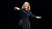 Sebelum mengeluarkan teaser Easy On Me, sejumlah penggemar juga ramai membicarakan angka 30 yang tiba-tiba muncul di berbagai titik di sejumlah kota. Foto: Gareth Cattermole/Getty Images