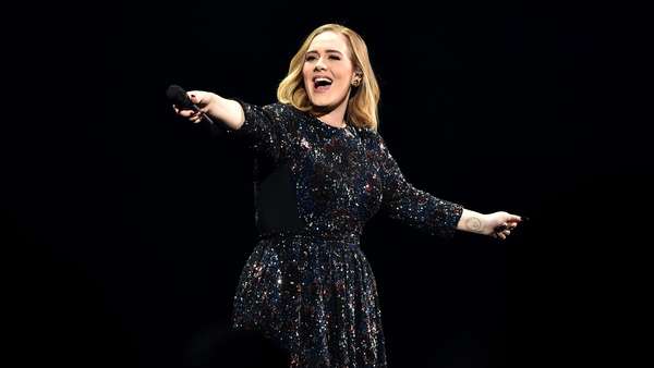 Saat Adele Bertemu Kembarannya Saat Adele Bertemu Kembarannya