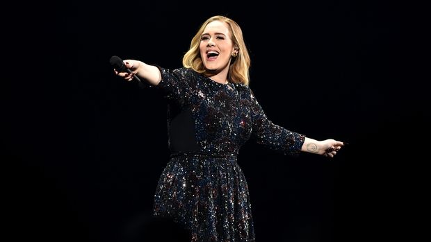 Sebelumnya, Adele dikenal punya tubuh gemuk.  (Photo by Gareth Cattermole/Getty Images)