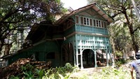 Rumah kediaman Rudyard Kipling yang berusia lebih dari 100 tahun.