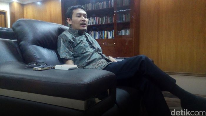 Staf Khusus Presiden Bidang Ekonomi Ahmad Erani Yustika/Foto: Jabbar Ramdhani/detikcom Staf Khusus Presiden Bidang Ekonomi Ahmad Erani Yustika/Foto: Jabbar Ramdhani/detikcom