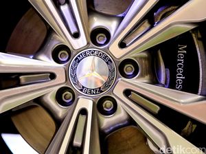 Mercedes-Benz Larang 290 Ribu Unit Mobilnya untuk Dijalankan Gara-gara Ini