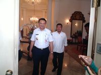 Momen Ahok (kiri) saat bersama Nusron Wahid (kanan).
