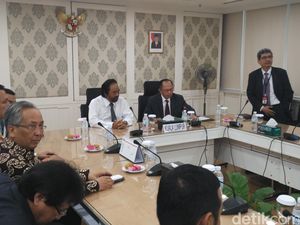Melalui Surya Paloh, Presiden Jokowi Titip Salam untuk TKI di Malaysia