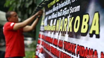 Pemasangan Spanduk Bahaya Narkoba
