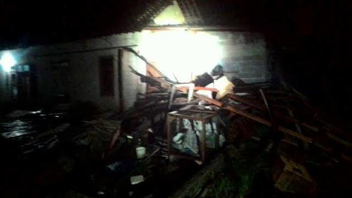 Atap Puluhan Rumah di Blitar Terbang Diterjang Puting Beliung