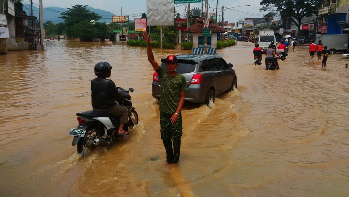 Jalan Terendam Banjir, Akses Baleendah dari Dayeuhkolot Terputus