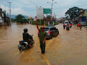 Jalan Terendam Banjir, Akses Baleendah dari Dayeuhkolot Terputus