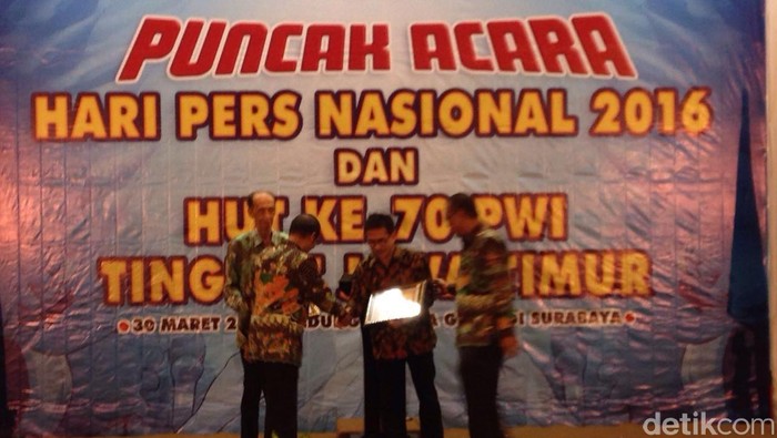 PWI Jatim Beri Penghargaan Pada Tokoh Pers Hingga Kapolri