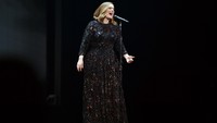 Ia terlihat menawan dengan dress tangan panjang berwarna hitam. Gareth Cattermole/Getty Images/detikFoto.