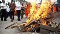 Razia ini dilakukan karena ditemukan 20 unggas dinyatakan positif mengidap virus flu burung di Cilandak beberapa waktu lalu.