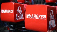 Motor yang akan digunakan untuk menjemput KTP dilengkapi dengan boks bertuliskan GoAhokPSI.