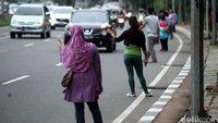 Rencana semula, kebijakan tiga dalam satu akan dihentikan apabila sistem Electronic Road Pricing (ERP) sudah berjalan. Namun menilik realitas terkini, yakni eksploitasi anak, ditambah tak efektifnya kebijakan itu, menurut Ahok, bisa jadi kebijakan three in one akan dihapus.
