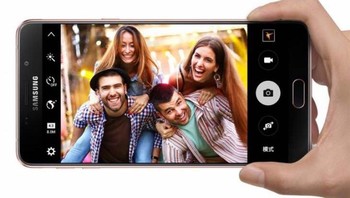 Memiliki kamera belakang 16 megapixel yang dilengkapi LED Flash. Sementara kamera depannya 8 megapixel.  Foto: internet