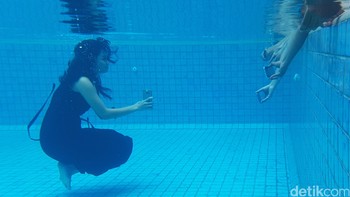 Ini artinya kamera belakang Galaxy S7 cukup mumpuni untuk dipakai memotret dalam keadaan kurang cahaya.