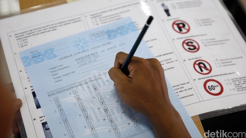 Pelayanan KTP dan SIM Gratis.