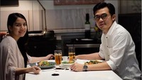 Makan malam romantis bersama suami menjadi kado terindah di hari ulang tahunnya. (dok. Instagram/tya_ariestya)