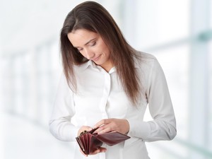 Tak Tahan Sering Dimanfaatkan Suami untuk Berutang, Harus Berbuat Apa?