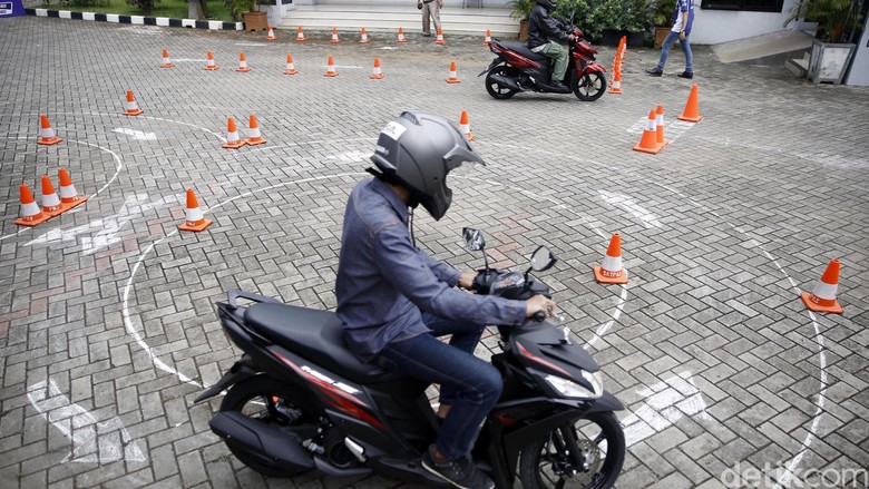 Ujian SIM (Foto: Rachman Haryanto) Ujian SIM (Foto: Rachman Haryanto)