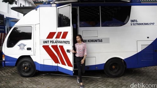 Pelayanan KTP dan SIM Gratis.