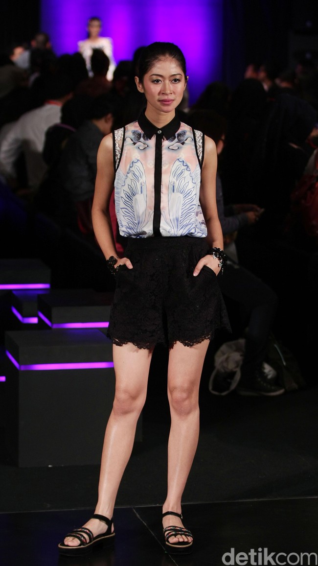 Kinanti by Rossa Star on Famous Indonesia Fashion Week 2016. at Jakarta Convention Center. Senayan. Jakarta. [Foto: Mohamamd Abduh/Wolipop]