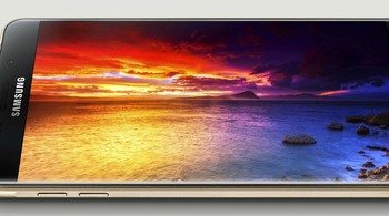 Mengusung berteknologi AMOLED membuat layarnya terang dan tajam. Foto: internet