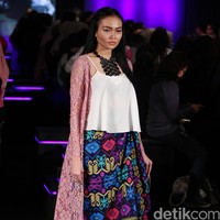 Kinanti by Rossa Star on Famous Indonesia Fashion Week 2016. at Jakarta Convention Center. Senayan. Jakarta. [Foto: Mohamamd Abduh/Wolipop]