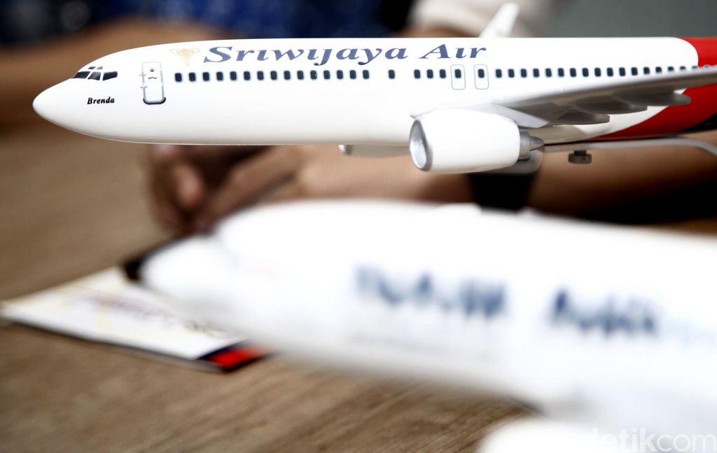 Miniatur pesawat Sriwijaya Air dan Nam Air