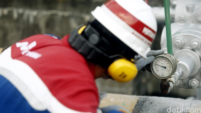 Pertamina Geothermal Energy Area Lahendong, Sulawesi Utara, merupakan wilayah WKP milik PGE  yang mengoperasikan pemanfaatan panas bumi pada Area Geothermal di daerah Lahendong-Tomohon. Setelah mengembangkan dan mengoperasikan PLTP Unit 1,2,3 dan 4 dengan kapasitas masing-masing unit sebesar 20 MW yang dilakukan bertahap sejak 2001 hingga 2011, mulai 2015 lalu PGE Area Lahendong memulai pengerjaan pembangunan PLTP Unit 5 & 6 dengan kapasitas 2 X 20 MW.