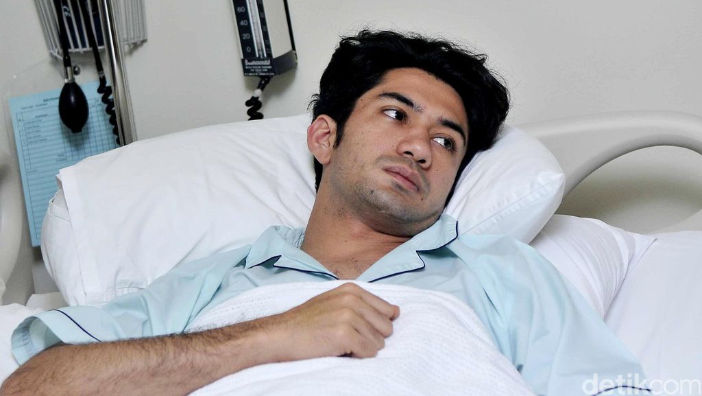 Sakit Tifus, Begini Kondisi Reza Rahadian Sekarang