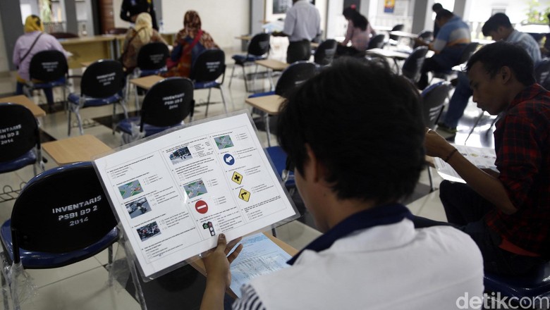 Ujian SIM (Foto: Rachman Haryanto) Ujian SIM (Foto: Rachman Haryanto)