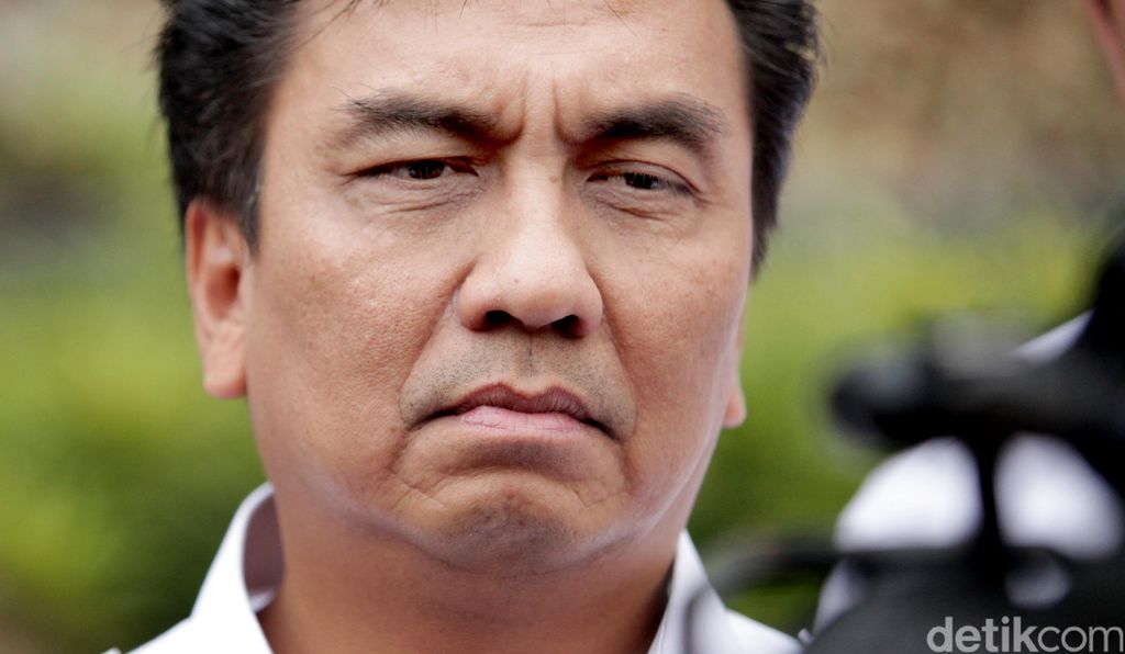 Anggota DPR Fraksi PDIP Effendi Muara Sakti Simbolon, (Effendi MS Simbolon)