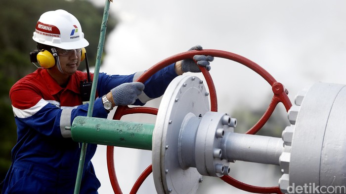 Pertamina Geothermal Energy Area Lahendong, Sulawesi Utara, merupakan wilayah WKP milik PGE  yang mengoperasikan pemanfaatan panas bumi pada Area Geothermal di daerah Lahendong-Tomohon. Setelah mengembangkan dan mengoperasikan PLTP Unit 1,2,3 dan 4 dengan kapasitas masing-masing unit sebesar 20 MW yang dilakukan bertahap sejak 2001 hingga 2011, mulai 2015 lalu PGE Area Lahendong memulai pengerjaan pembangunan PLTP Unit 5 & 6 dengan kapasitas 2 X 20 MW.