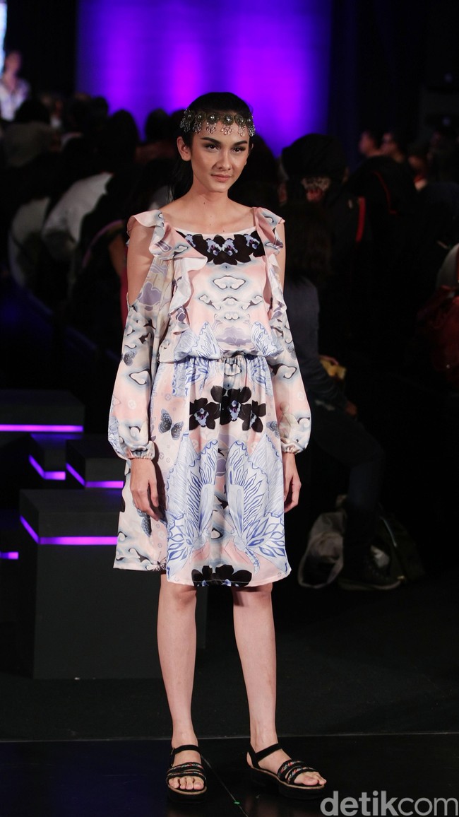 Kinanti by Rossa Star on Famous Indonesia Fashion Week 2016. at Jakarta Convention Center. Senayan. Jakarta. [Foto: Mohamamd Abduh/Wolipop]