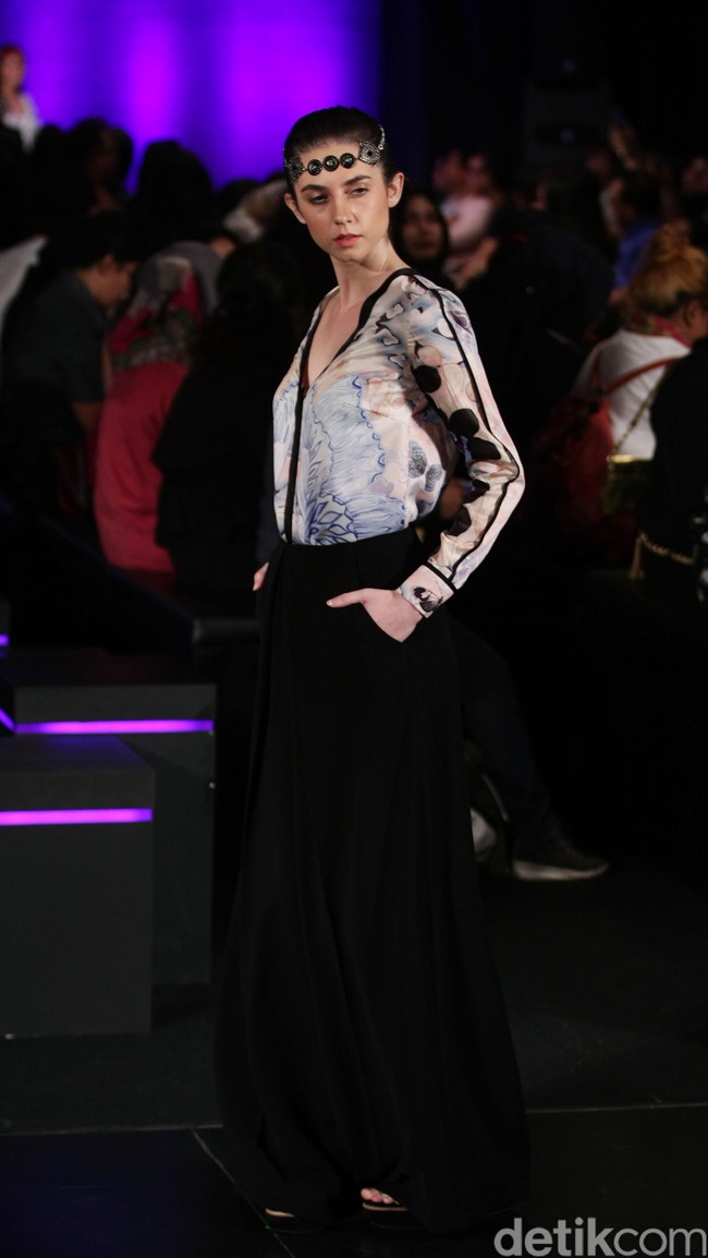 Kinanti by Rossa Star on Famous Indonesia Fashion Week 2016. at Jakarta Convention Center. Senayan. Jakarta. [Foto: Mohamamd Abduh/Wolipop]
