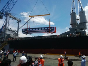 Rini: KAI Butuh 1.000 Gerbong dan Lokomotif