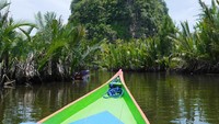 Beberapa meter sebelum jalur yang berbelok, rambu lalu lintas dipasang. Biasanya nelayan akan menurunkan kecepatan perahu sebelum berbelok (Kurnia/detikTravel)