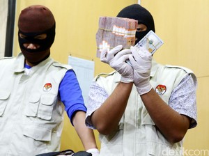 KPK Sita Duit USD 80 Ribu dari Sanusi, Diduga Uang Pribadi