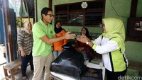 Kedatangannya menemui warga, selain untuk menggalang dukungan masyarakat, juga memberikan pengarahan singkat serta melihat kendala dan keluhan dilapangan mengenai perkembangan usaha yang sedang dijalankan para pelaku UMKM.