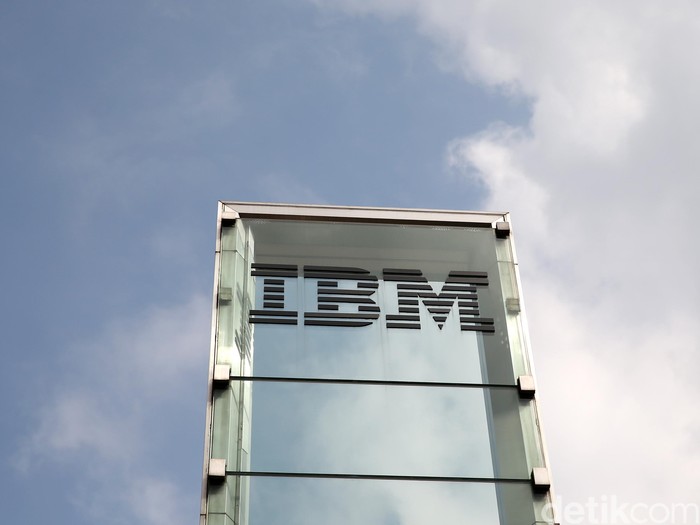 Logo raksasa komputer IBM. International Business Machines Corporation (commonly referred to as IBM) is an American multinational technology and consulting corporation, with corporate headquarters in Armonk, New York. IBM manufactures and markets computer hardware, middleware and software, and offers infrastructure, hosting and consulting services in areas ranging from mainframe computers to nanotechnology.