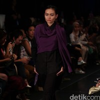 Out of Line by Melly Goeslaw Star on Famous Indonesia Fashion Week 2016. at Jakarta Convention Center. Senayan. Jakarta. [Foto: Mohamamd Abduh/Wolipop]