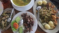 Area wisata Rindu Alam ini memiliki tiga tahapan pemanfaatan, yakni sebagai restoran wisata, kafe serta pujasera. Dibangunkannya lagi wisata Rindu Alam ini juga akan memberikan manfaat berupa lapangan pekerjaan kepada masyarakat sekitar. (Foto: Fitraya Ramadhanny/detikcom)