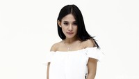 Muthya, model yang dibilang mirip Dian Sastrowardoyo.