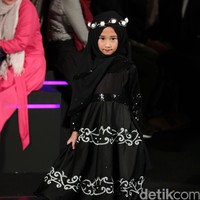 Ummi Pipik Black Sweetness Indonesia Fashion Week 2016. at Jakarta Convention Center. Senayan. Jakarta. [Foto: Mohamamd Abduh/Wolipop]
