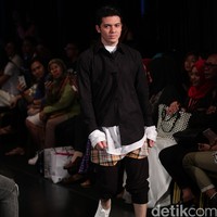 Out of Line by Melly Goeslaw Star on Famous Indonesia Fashion Week 2016. at Jakarta Convention Center. Senayan. Jakarta. [Foto: Mohamamd Abduh/Wolipop]