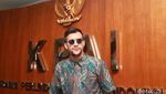 Mengadu ke KPAI, Stuart Collin Berkacamata Hitam