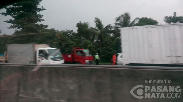 Tabrakan Beruntun di Km 45 Tol Cikampek Arah Jakarta, Lalin Macet